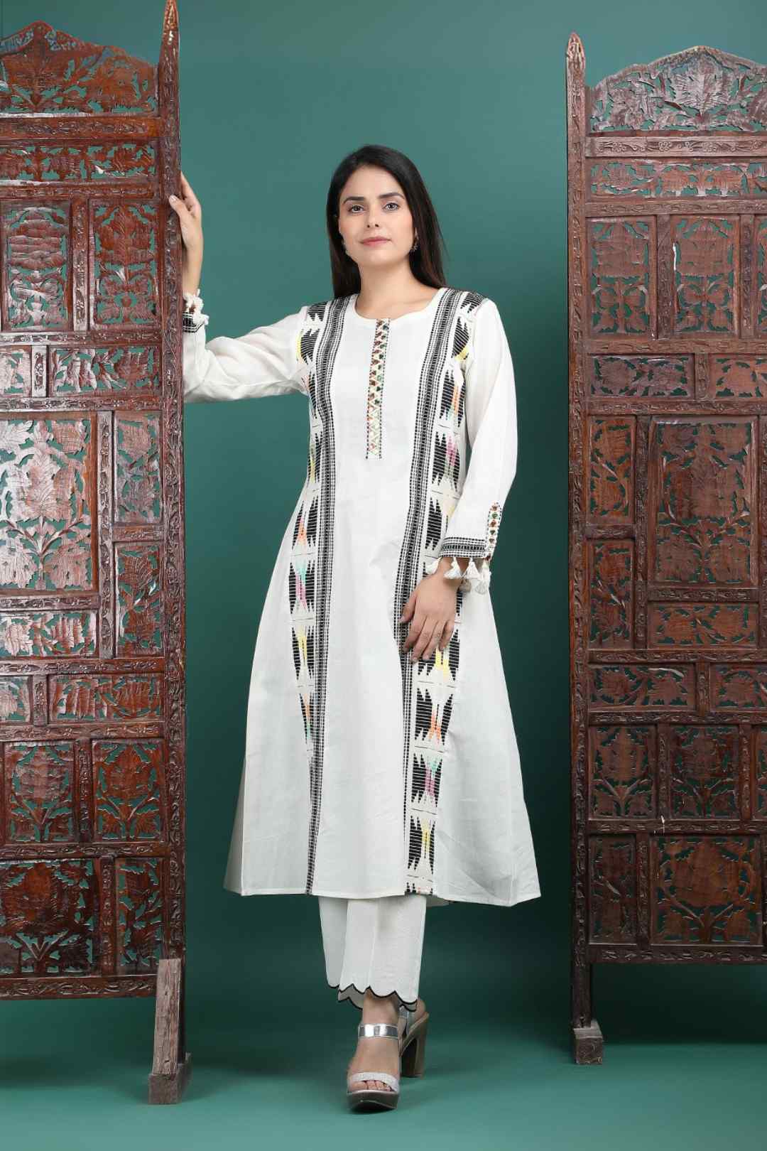 NANDINI | Off white A-line Kurta Pant
